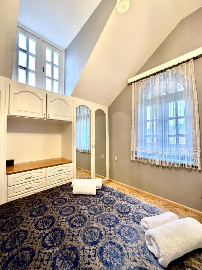 Hotel Embassy Тбилиси Екстериор снимка