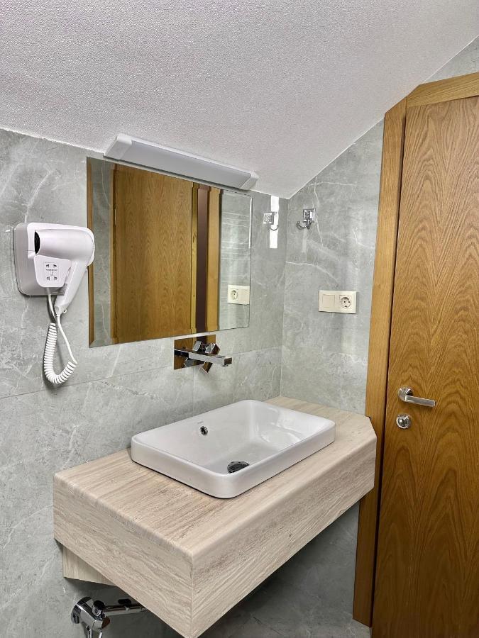 Hotel Embassy Тбилиси Екстериор снимка